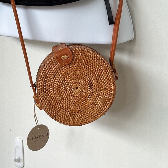 Rattan Woven Crossbody Bag Circle Round Long Strap Brown Island Gal New - Picture 2 of 9